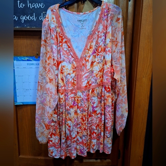 A Torrid Super Soft Knit Orange and Pink Floral Tunic Top In A Size 4. EUC - Picture 1 of 9